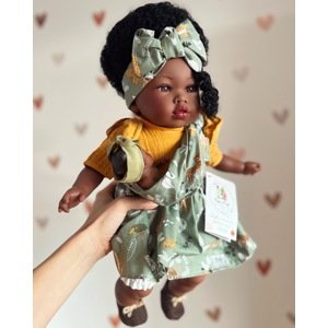 Nines D'Onil Realistická španielska bábika- Addis s malou bábikou, černoška 45cm